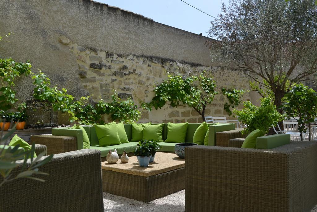 Mas A L'Improviste Bed & Breakfast Maillane Exterior photo
