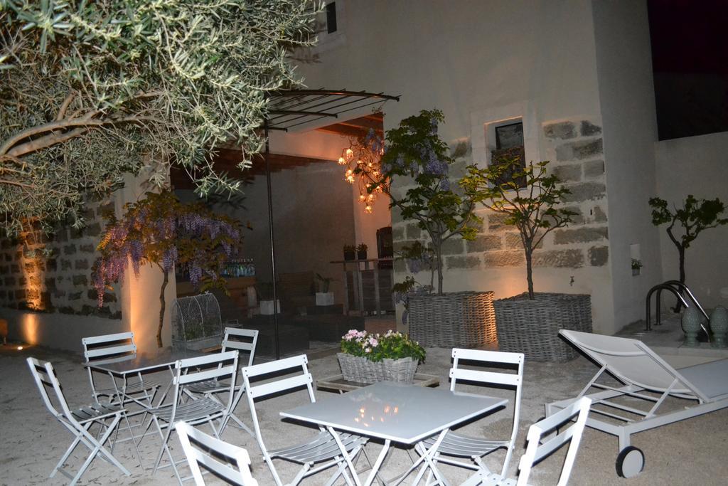 Mas A L'Improviste Bed & Breakfast Maillane Exterior photo